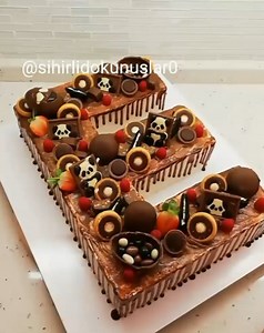 Electron Cake | Artist Cake Ideas