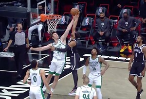 Bruce Brown rattles the rim on the finish!