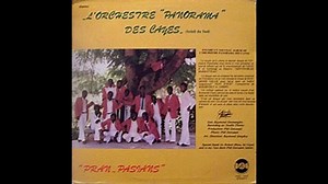 Orchestre Panorama des Cayes (dir. Destinoble Barrateau), Vacances, Album Pran Pasyans, 1982. https://www.youtube.com/watch?v=pJdPD7w3Ya4 Ayibobo pou Barrateau ki inisye tout yon tradisyon mizikal nan sid peyi d Ayiti Destinoble Barrateau ta sanse granpapa konpa a, paske li te pwofesè bandjo ak saksofòn pou Nemours Jean-Baptiste Panorama des Cayes a connu ses heures de gloire sous la direction du maestro et saxophoniste Destinoble Barrateau. Le groupe se produisait régulièrement à la Cayenne et 