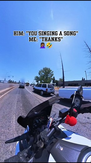 Well that was awkward 🤣 #ladyrider #bikercommunity #bikelife #bikerbabe #bikerchicks #bikersofinstagram #biker #bikegirl #bikergram #motorcycle #motogirl #motorcyclelife #femalerider #womanrider #womanwhoride #girlrider #gsx8s #girlwhorides #girlsonmotorcycles #cager | thatsaabchick