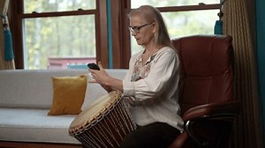 Une femme aux cheveux blonds et : vidéo de stock (100 % libre de droit) 3636120431 | Shutterstock