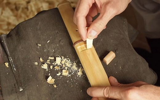 日本山刀 - 为 Kotanto 山手工雕刻 Saya -コタント山のサヤを手彫り