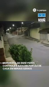 Na madrugada desta sexta-feira (11), um carro de luxo, da marca BMW,...