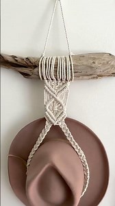 Diy macrame hat hanger for fall style #macrame #macramehathanger