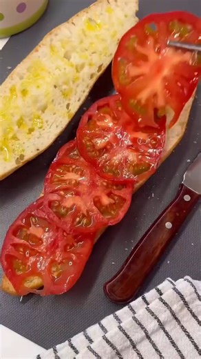 LAS ALBÓNDIGAS DEL IKEA!! SÚPER JUGOSAS Y RICAS!😋 LAS ALBÓNDIGAS DEL IKEA! 🇸🇪😋 • Si eres fan de las albóndigas suecas del Ikea, con esta receta podrás prepararlas fácilmente en casa. Ahora, ya no tendrás que ir a la tienda o hacer largas filas para poder degustar su popular receta de albóndigas. Con esta receta vas a sorprender a tus invitados, ya que es muy original y están riquísimas. Normalmente estas albóndigas se acompañan con un puré de patatas casero y mermelada de arándanos… alucinas
