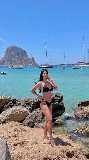 Beach Bikini Fashion: A Stunning Oceanic Experience