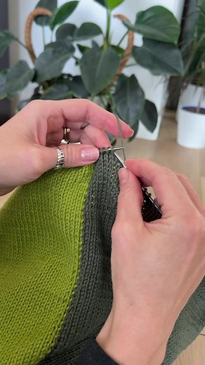 6.6K views · 129 reactions | Mindless intarsia (combined continental knitting style). #knitting #irarott #intarsiaknitting #continentalknitting #combinedcontinentalknitting | IraRott Designs | Facebook