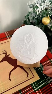 31 reactions | ❤️Portami sulla luna e ritorno!  Regala alla persona amata una lampada lunare con foto 3D che è fuori dal mondo! • Personalizzata con i tuoi ricordi preferiti • Sconti del Black Friday a soli 12,95€ ! ⏰ Acquista ora > https://is.gd/GP5uIr | Soufeel Europe | Facebook