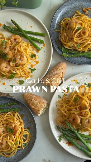 Easy Garlic & Chilli Prawn Pasta What I used: 🍤 3-4 tbsp olive oil 🍤Fresh Prawns (use as much as you like) 🍤3-4 cloves of garlic roughly chopped 🍤1/2 - 1 tsp chilli flakes (depending on your 🌶️ preference) you can use a full fresh chilly sliced or diced also 🍤1 tsp smoked paprika 🍤Spaghetti or linguine pasta (make enough for 1/2/3/4 people etc) 🍤Parmesan to finish 🍤Crusty bread on the side Method: Heat the oil Add in the garlic and let it fry off for 1-2 mins then add the chilli flakes 