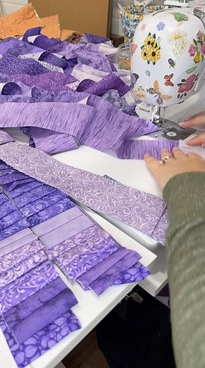 Working on custom order this beautiful purple rug😍 #jellyrollcreations #sewingproject #rugmaking