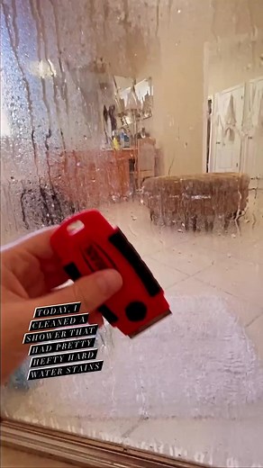 My favorite way to clean hard water stains on glass shower doors- A mix of 50% vinegar, 50% water in a spray bottle- Allow to sit on glass while you clean the rest of the bathroom, and when you come back, it’s time to get your scraper and scrape it right off! Make sure you keep the glass wet and your scraper flat, to avoid scratching your glass door!, when you’re done, rinse with water and dry with paper towels or a microfiber cloth! And now you can enjoy a beautiful see-thru shower door! 🧼✨#ti