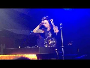 RUBY ROSE dj set at LESBIAN WOODSTOCK 2015 - 12/17