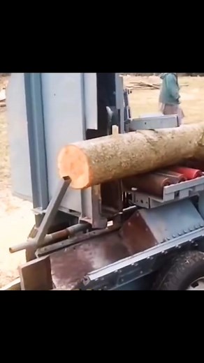 Automatic machine for cutting and splitting homemade wood | Machine Artists