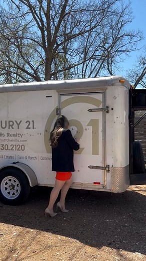 Oh hey! For your info #womeninmotorsports #chickswhoride #dirtbikes #liveradio #mx #mx #wmx #motocross | Ryan Moloney