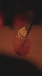 Drink Glass Filled Ice Cubes Lime: vídeo stock (100% livre de direitos) 3563370243 | Shutterstock