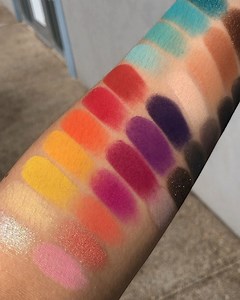 Kara Beauty Dusk yo Dawn Palette available in store! 🛍🕚Mon-Sat:12pm-7pm 📍2500 E Price Rd Ste 250 Brownsville tx 78521 | Acrylic Box Cosmetics