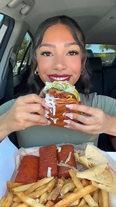 CHILIS BURGER🍔🌶️ THIS WAS SO JUICY OMG!!😊❤️ What do you order from chilis? Also i think that might be my PR for my biggest bite😂#burger #chilis#chilistripledipper#trippledipper#mozzerellasticks#cheesepull#crunch#crunchyasmr#asmr#asmrvideo#asmreating#mukbang#mukbangeatingshow#foodvideo#ranch#foodasmr #giantburger | Mukbang Daily