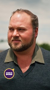 Ontmoet vir Boer Junior.🚜🌾 Hy is ’n passievolle en gedrewe mens wat hou van navorsing en altyd probeer leer en verbeter. Hy geniet dit om tyd saam met familie en vriende te spandeer. Junior wil nuwe plekke sien en maak tyd om klein avonture aan te pak. Junior is een van kykNET se tien Boer Soek ’n Vrou boere en jy kan nou inskryf deur vir hom te KOER.💌 Boere se profiele is in die KOER-‘n-BOER afdeling in die KOER-app. Laai KOER af: 📲https://bit.ly/KoerBoer #BoerSoeknVrou #DStv #homeoflocal #