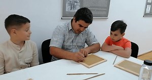 Scrierea cu cifre romane, pe tăbliţe cerate, lecţia fascinantă de la Muzeul Judeţean Olt