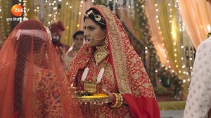 1.8M views · 12K reactions | Veer ke itne bade kadam ke baad, aakhir Rajawat parivaar ne Rani ko apna hi liya. #VeerAurRaniKiZindagiKaNayaMod #ApnaTimeBhiAayega #ZeeOnTheGo | ZEE TV | Facebook