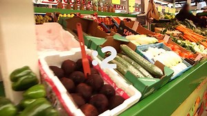 62K views · 181 reactions |  Narušitelia endokrinného systému - dnes o 21:05 na Dvojka  Látky škodiace našim hormónom môžu číhať na každom kroku. Ako sa pred nimi chrániť? Pozrite si premiéru francúzskeho investigatívneho dokumentu dnes večer na Dvojke. #rtvs #premiera #BezReklamy | STVR | Facebook