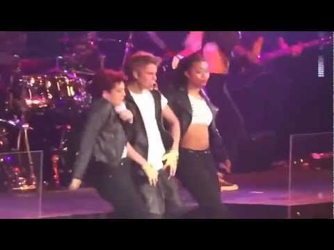 Rare/Disgusting fail - Justin Bieber, Lady Gaga, and Miley Cyrus get SICK ON STAGE