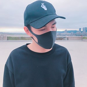 【變態一秒變帥哥歐爸】 PITTA MASK 明星愛用款❤️可水洗式口罩 三組9入可水洗平均一個不到18元 帥哥正妹>> https://goo.gl/fwY8Vj #小編實唱 (我帥到分手..安全感不夠..你向前走..) 特殊材質立體剪裁，真的戴起來好舒服 過濾佳 ✨可過濾99%花粉 可水洗 ✨耐用可水洗2-3次 超透氣 ✨材質不悶熱，彈性佳，舒服貼合不磨臉 細緻貼合 ✨耳朵不痛，重點口罩有弧度有擦口紅也不太會沾到!! PITTA MASK 明星愛用款❤ https://goo.gl/fwY8Vj #日本PITTAMASK #口罩 #水洗口罩 #一體成型口罩 | check2check