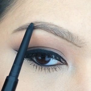 eyebrow routine using eyebrow pencil | Fashion club