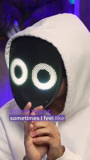 Boywithuke Takes off His Mask in Public
