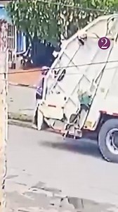 22K views · 154 reactions | La fuerte explosión en un camión de basura que dejó a un hombre herido en Boyacá En redes circula un video donde se puede ver como una bolsa de basura explota de manera extraña, dejando herido a un recolector #Las2orillas | Las2orillas | Facebook