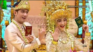 Tangis Ria Ricis Pecah Saat Penghulu Ucapkan Kata Sah Resmi Menikah dengan Teuku Ryan