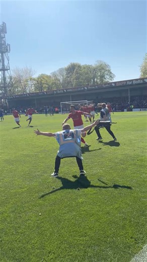 Feel sorry for the poor cunts in wheelchairs at the end there, imagine winning the league 90+13 and just having to sit there