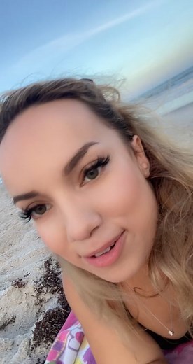 The kinds of vlogs I send to my friends and family when I’m on vacation so they don’t think I got abducted. 😆👙🌊☀️🏝️ #cocoabeach #florida #bikini #dwarfism #dwarfismawareness