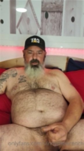 Daddy bear sprays a huge load