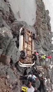 Qui a des nouvelles de ces deux soldats victimes d'un grave accident le 14 janvier dernier, jour des elections? | Comores Magazine | Facebook