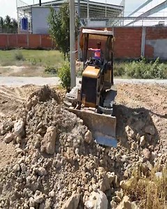 18K views · 201 reactions | Eps 5 - Bulldozer Operator Skills in Land Filling #bulldozer #caterpillar #reelsusa #heavyequipment #construction #earthmoving | Arpunk | Facebook