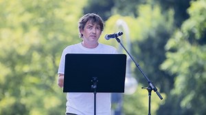 Gefährliche Nähe auf Demo - Was Corona-Skeptiker und Rechtsextreme verbindet