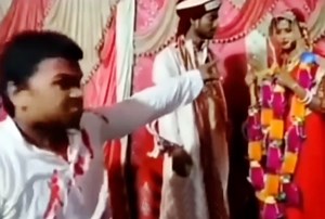 Dulhan Ka Video: शादी में अचानक आ धमका दुल्हन का आशिक, फिर जो हंगामा मचा शायद ही देखा हो कभी- देखें वीडियो