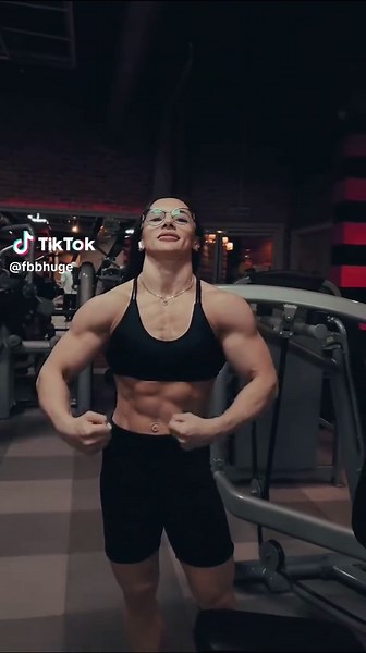 Female Bodybuilding: Muscular Poses and Flexing Techniques