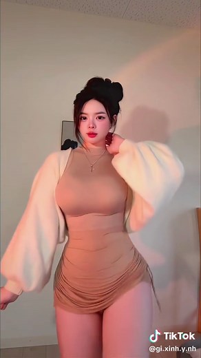 Gái Xinh Vú To: Xu Hướng 2025 Trên TikTok