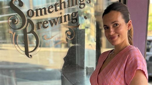 Torrey DeVitto gab im Frühling ihre Schwangerschaft bekannt. Nun liefert die Schauspielerin einen Einblick in ihr Leben als werdende Mama. | Promiflash