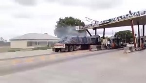 📸 Acc|dent at George Kunda Toll Plaza in Mkushi district. 🙆🏾‍♂️ | PF CADRE Network