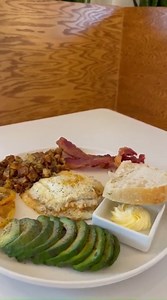 #HappyFoodieFriday! 😄 Lekker Eats in Myrtle Beach offers a dine-in cafe with the healthiest ingredients on the Grand Strand 🍽️ 🥗, market goods, and specialty drinks ☕️! Make sure you stop by the next time you're in town! #myrtlebeach #healthychoices #healthyeating #foodie | VacationMyrtleBeach.com