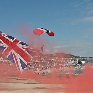 15K views · 1K reactions | The fantastic Red Devils Army Parachute Display Team parachuted on to the sandy beach in Lyme Regis this afternoon as part of Lyme Regis Lifeboat Week. #lymeregis #dorset #parachuteregiment | Love Lyme Regis | Facebook