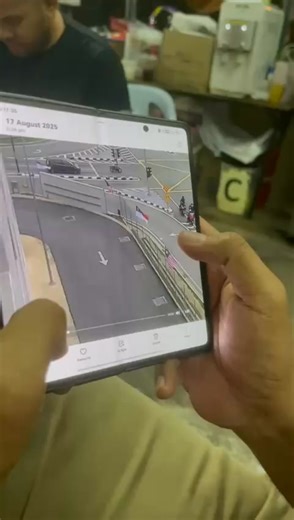 Bendera Tercabut, Tersangkut & Terbalik di Texas Instruments Melaka – Netizen Pula Dah Start ‘Membawang’ By Tauke MF4U NEWS MELAKA, 18 Ogos 2025 – Rakaman CCTV di Texas Instruments Melaka yang kini sedang tular memperlihatkan detik bendera tercabut, tersangkut dan akhirnya terbalik – cukup untuk buat netizen panas hati dan mula keluarkan pelbagai spekulasi. Nasib baik ada CCTV. Walaupun puas juga nak ‘zoom-in zoom-out’ untuk tengok apa sebenarnya berlaku, tapi sekurangnya jelas bukan disengajaka