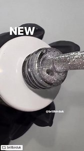 Mama Mia!!! Regardez-moi cette nouveauté! 🤩 Vernis semi-permanent Hypnotic Gel&Lac Platinum H220 🤩 Déjà disponible avec les sept autres nouveaux coloris de la collectiob Automne - Hiver 2023/24 sur www.brillbird.fr #nouveauté #newproduct #ongles #nails #gel #gelpolish #gelpolishnails #newcolor #silver #hypnoticgelandlac #platinumcollection #brillbird #brillbirdnails #brillbirdnailsystem #briolbirdproducts #nailsproducts #brillbirdfrance | Brillbird France Professional Nail System