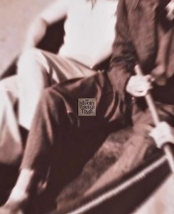 "Circa 1938, Norma Shearer, MGM’s reigning queen and one of Hollywood’s most admired actresses, shared a playful afternoon with her boyfriend, Jimmy Stewart, as they enjoyed a boat ride across the swimming pool at her Beverly Hills estate in her young son’s small boat. Shearer, fresh from her acclaimed role in Marie Antoinette that year, radiated sophistication, while Stewart, still a rising star, brought an easy charm that made the moment unforgettable. The scene reflected a lighter side of Hol