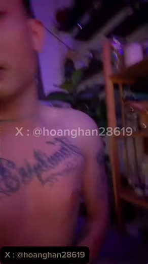Nhậu xỉn rồi thì nằm im đó đi để e bú cho anh sướng con cặk nhá, nói vậy thôi chứ bú con cặk TO của anh e cũng sướng miệng vãi lồl. Bú cho đã rồi leo lên nhúng ... nhéc cặk vô rồi đè mạnh, cho nó xátt... cho con cặk nó vô sâu tuốt bên trong,vô cái lớp ở trong. Cái lớp đó nó mới ôm xiếc cặt lại. Cảm giác như nó hútt con cặk vô á. Mà đâm sâu vô cái lớp đó thì mình cũng tê cái lồl hơn. ( ko nhéc vô lớp đó đc mình thốn lắm á )Của ảnh to mà bự nên nhéc vô đc, nhúng mà 2 anh em quắn quéo luôn. Ảnh sỉn