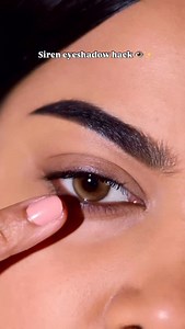Easiest Siren eyeshadow hack ever! 😍😍😍 Feline eyeshadow looks are my favourite one to make but it’s also the hardest to achieve with precision🙈 This hack is the easiest one so far and it’s going to be a part of my everyday routine ✨✨✨ IB: @lenkalul Products used- 💖 @anastasiabeverlyhills @mynykaa soft glam eyeshadow palette 💖 @reneeofficial midnight Kajal in black 💖 @natashadenonabeauty eyeshadow palette 💖 @officialswissbeauty lashes in pixie #softglamlook #eyemakeuplook #easymakeuptutor