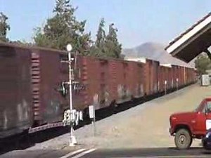 BNSF Boxcar Train - Tehachapi, California